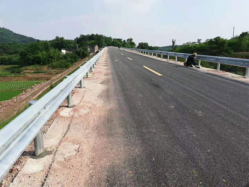 ���λ���