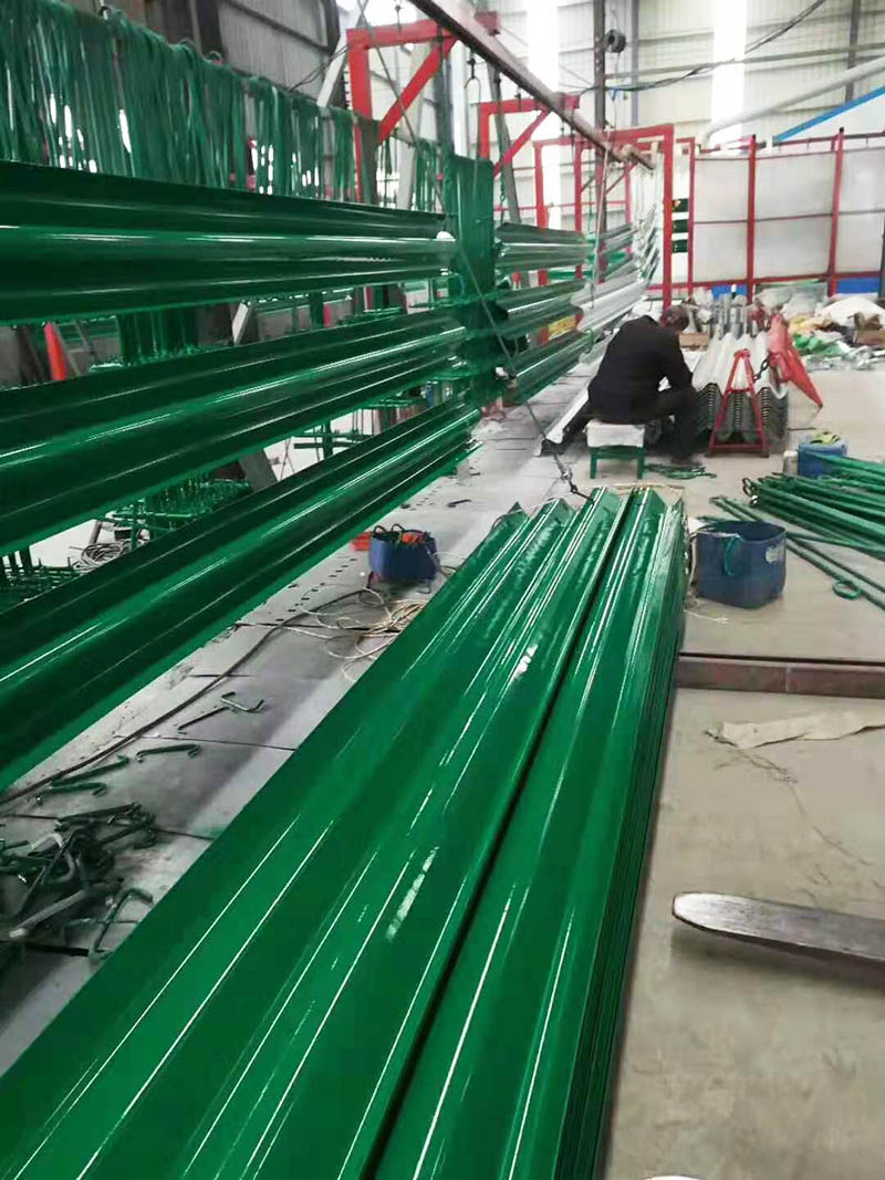 ���λ���